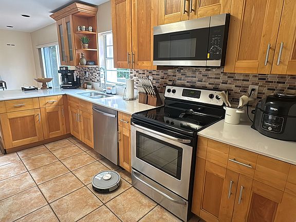 3rd image of 10226 NW 57th St