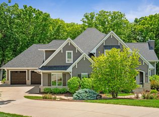 4865 Woody Creek Cir, Bettendorf, IA 52722