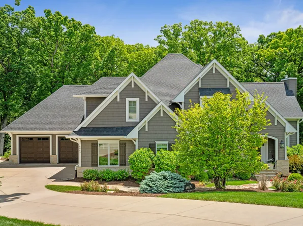 4865 Woody Creek Cir, Bettendorf, IA 52722