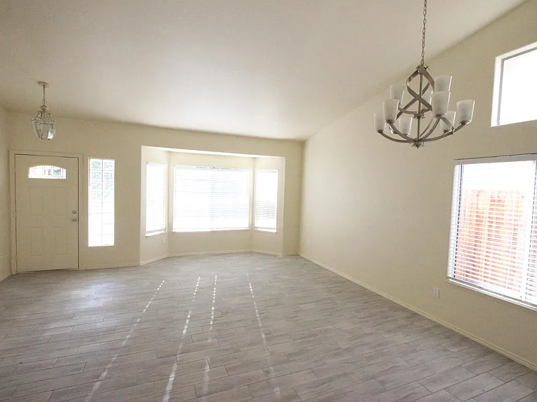 1104 Sand Creek Dr — Photo 14