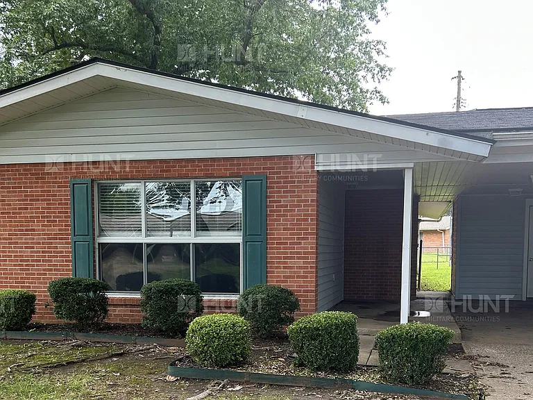 6086 Polaris Dr — Photo 2
