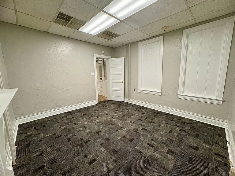 1366 W Market St — Photo 8