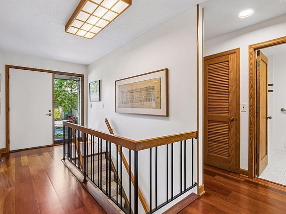 2nd image of 1086 Cedar View Dr