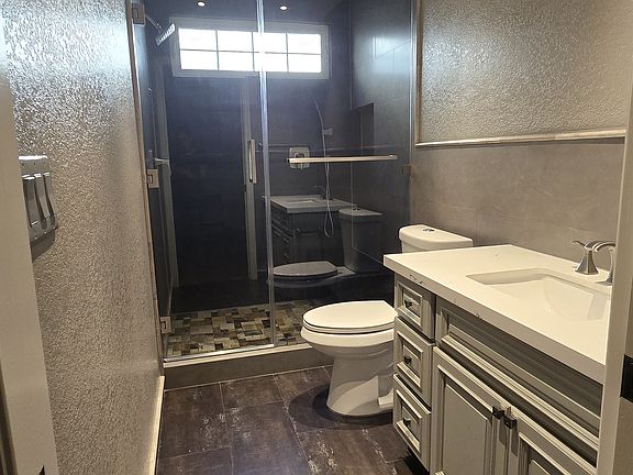 3rd image of 900 Ranleigh Way