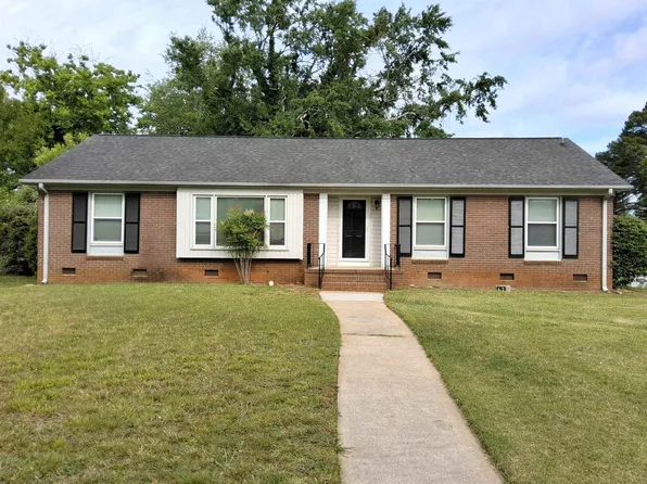 256 Saint Matthews Ln, Spartanburg, SC 29301