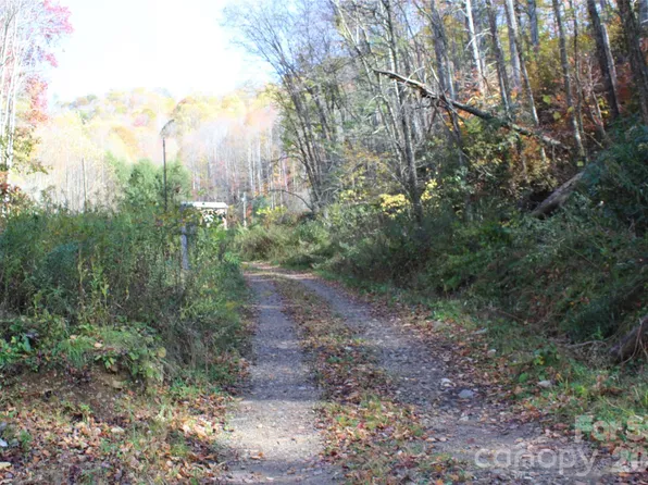 44 Toms Creek Rd, Bakersville, NC 28705