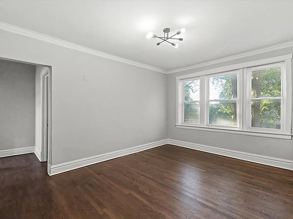 5th image of 2520 W Belle Plaine Ave Floor 1
