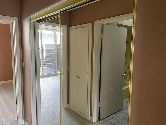 5th image of 660 W Bonita Ave APT 20E