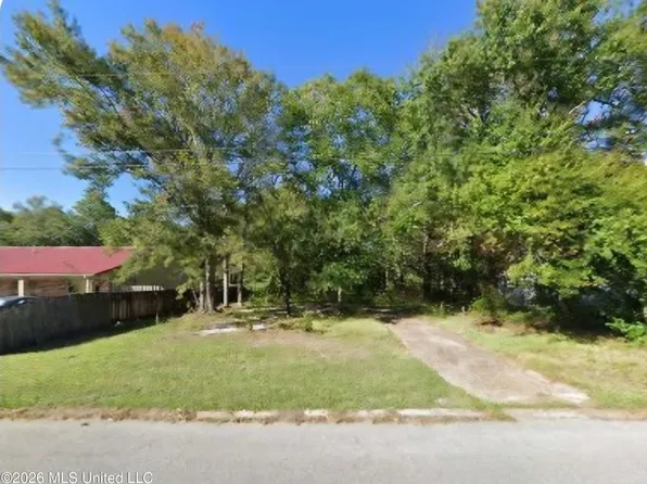 4907 Landwood Dr, Moss Point, MS 39563