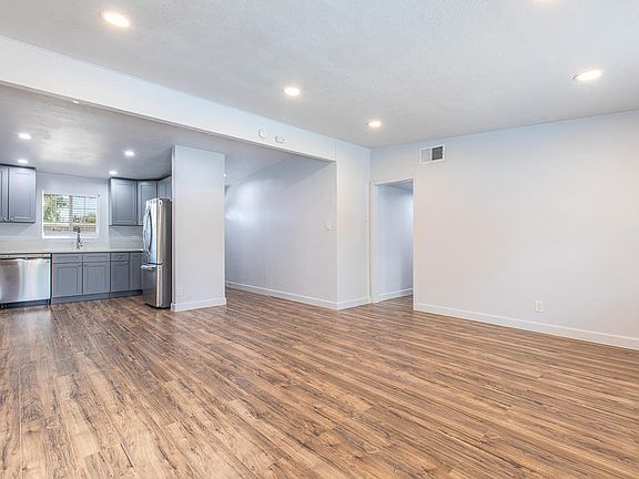 4th image of 1027 W Avenue J12
