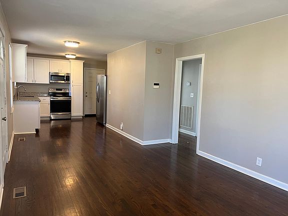 5th image of 221 Elberta St