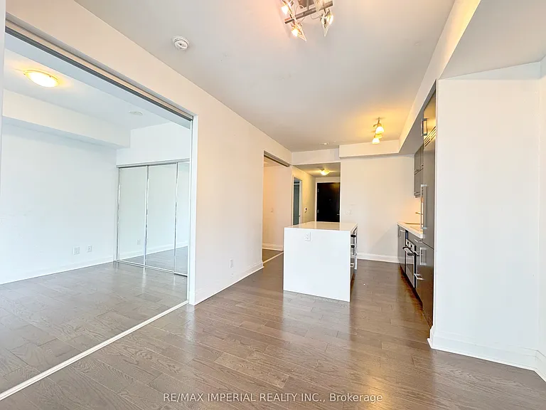 1080 Bay St #909 — Photo 6