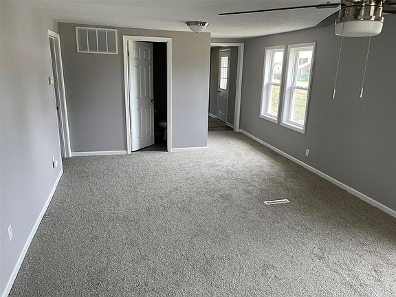 4th image of 801 W Jackson Ave