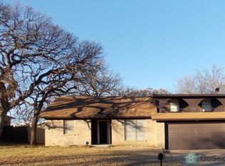 6504 Royal Oaks Dr, Forest Hill, TX 76119