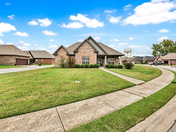 4th image of 276 Dorchester Cir