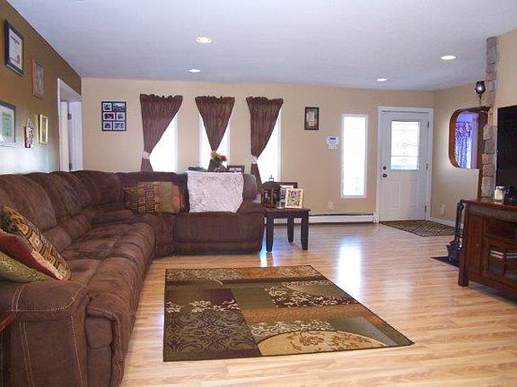 3rd image of 365 Revilo Ave
