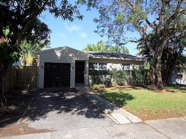 1st image of 611 SW 16th St