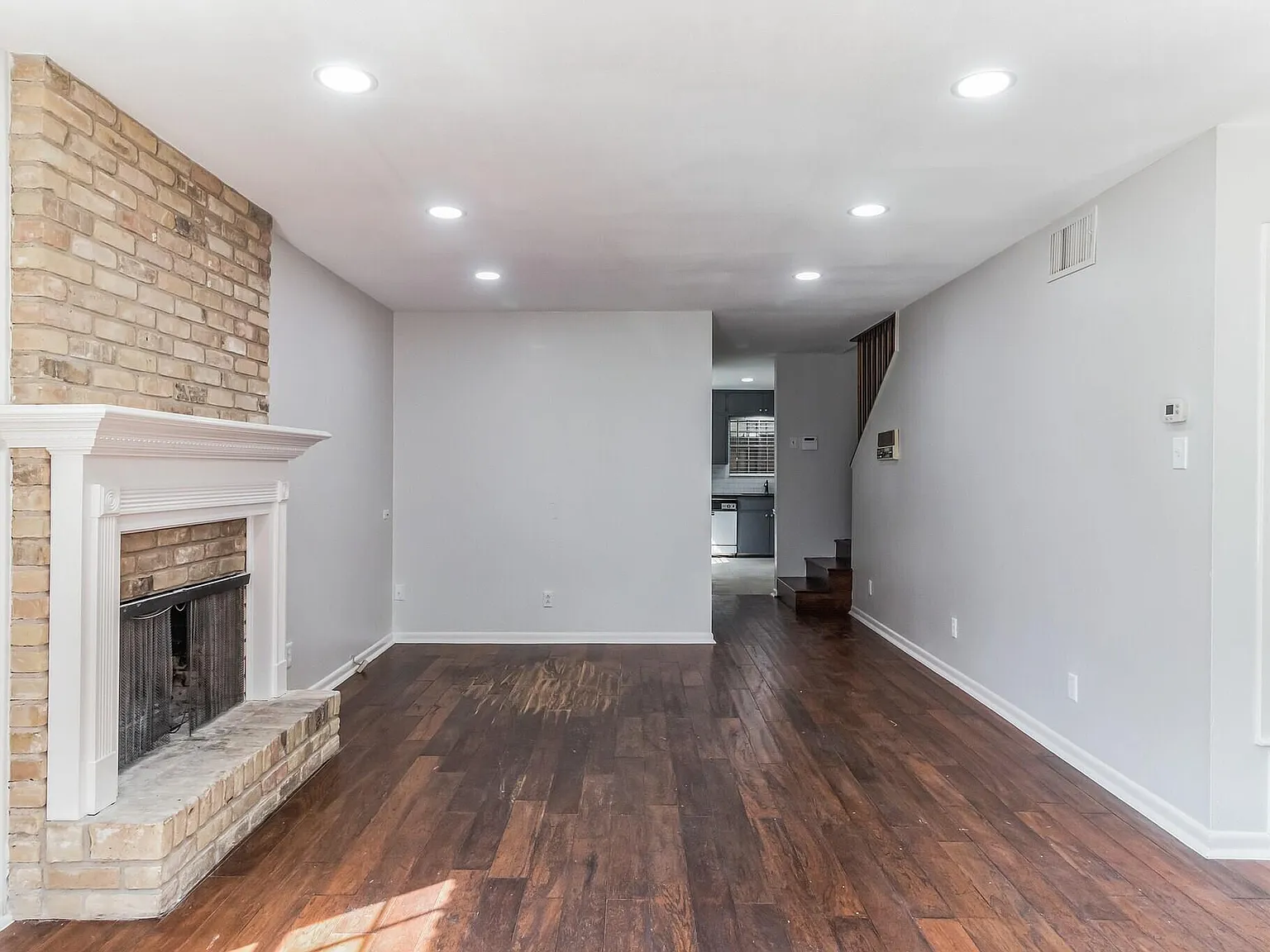 4 bed, 3.5 bath, 2201 sqft, $4,200 — Photo 4