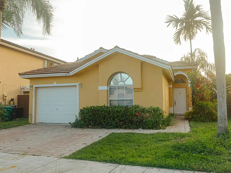 14750 SW 156th Ave — Photo 1
