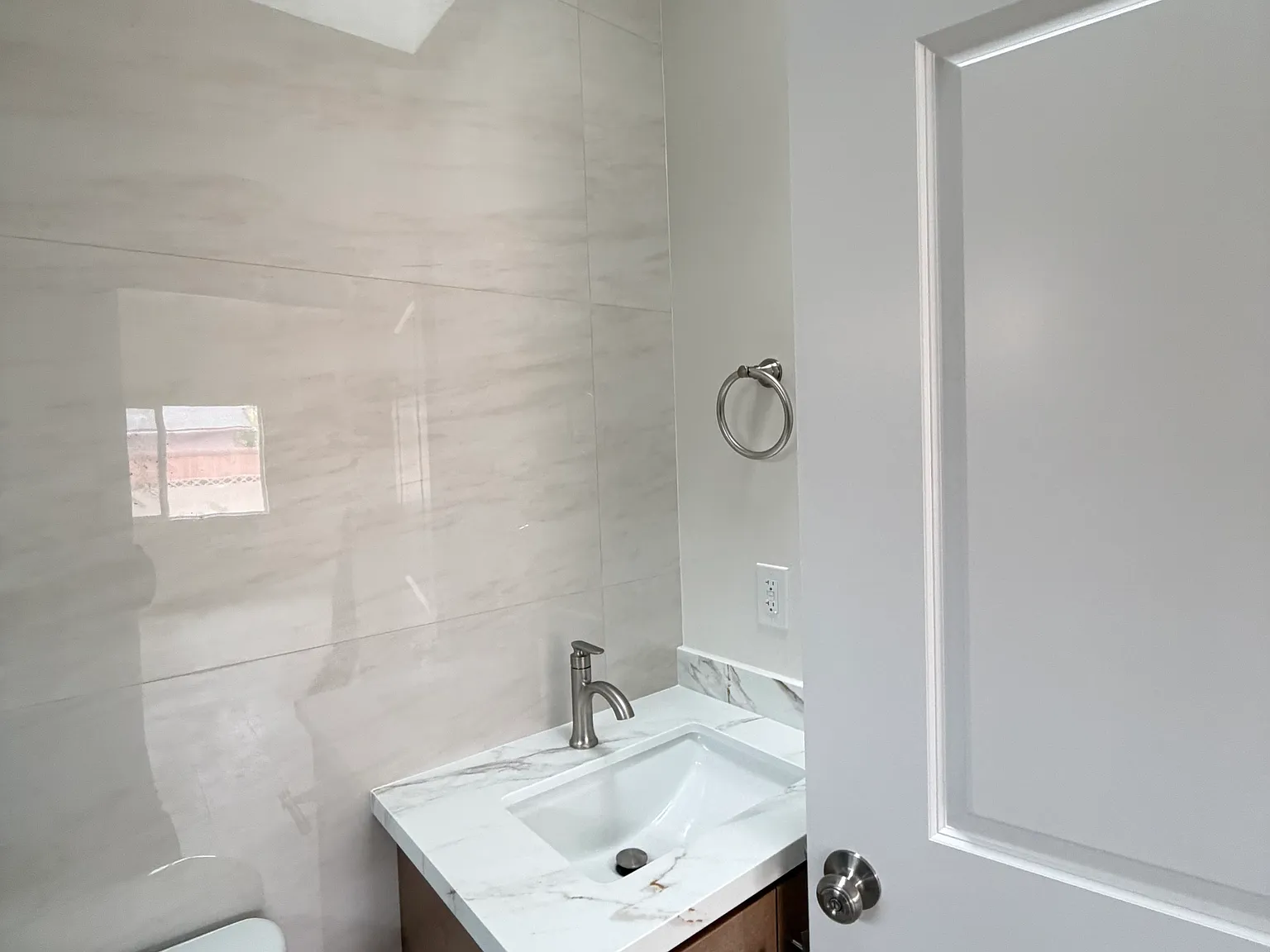 3 bed, 999 sqft, $3,700 — Photo 2