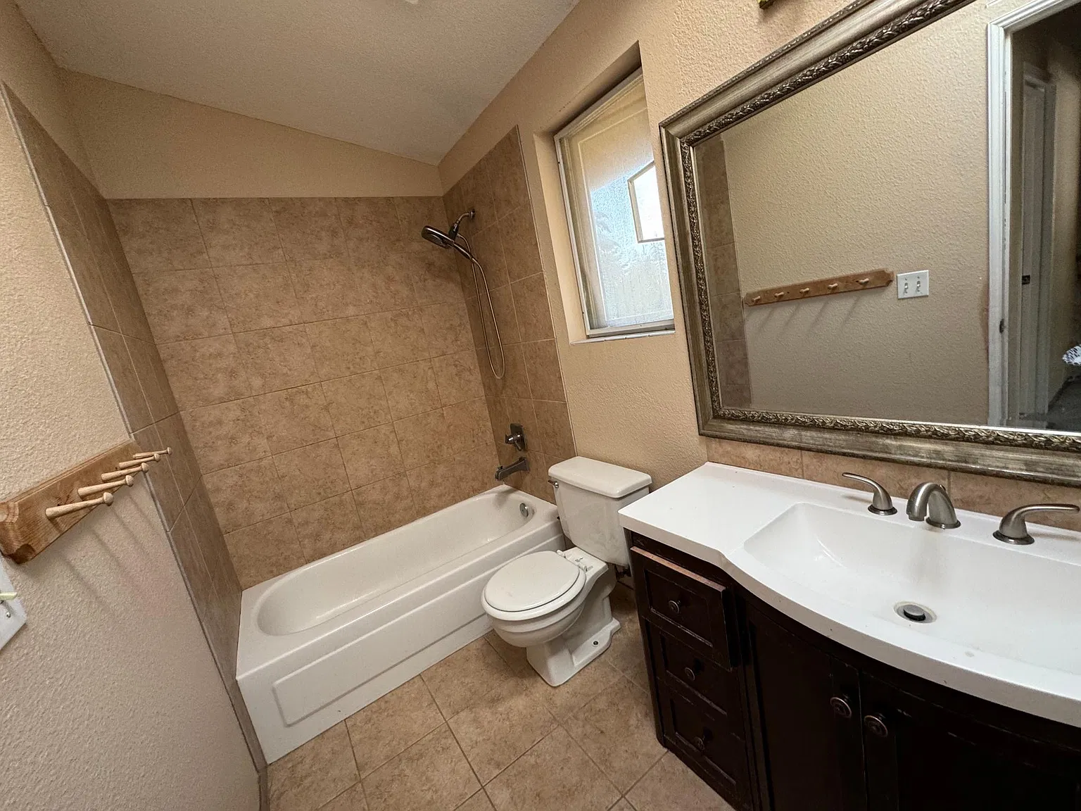 3 bed, 2.5 bath, 1620 sqft, $2,990 — Photo 4