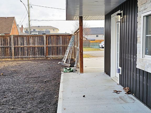 3rd image of 5 Cunningham St