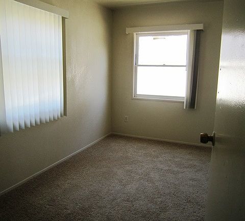 2nd image of 840 E 5th St