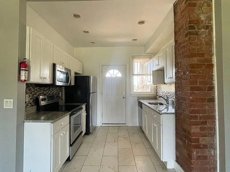 2638 Rosa Parks Blvd — Photo 3