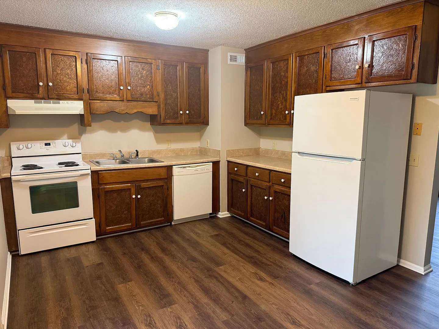 Available NOW-205 Glenwood Drive Apt 1- New LOOK - Move in special 1/2 off the first month rent w... — Photo 1