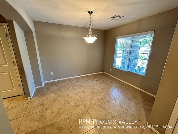 3rd image of 619 W Kerry Ln