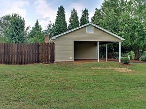 3rd image of 2409 Fosterdale Ln