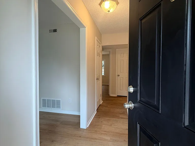 705 Lakecrest Ave — Photo 4