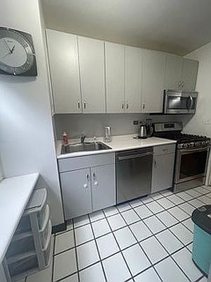 5th image of 400 E 54th St APT 5C