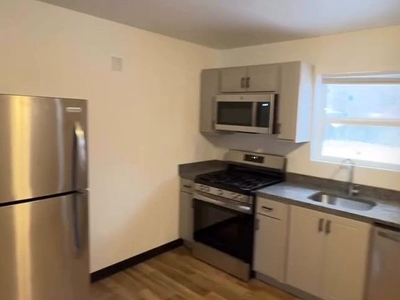 4th image of 22091 Wabash Ave