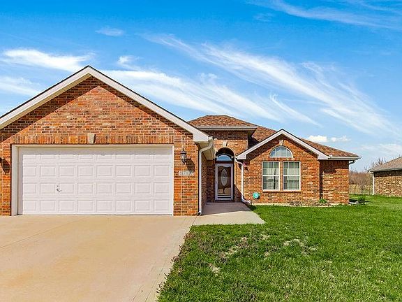 3rd image of 1702 NW Creekland Dr