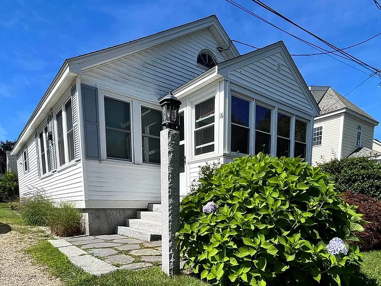 16 Browns Ct — Photo 1