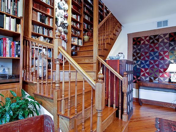 4th image of 622 W Briar Pl #Penthouse
