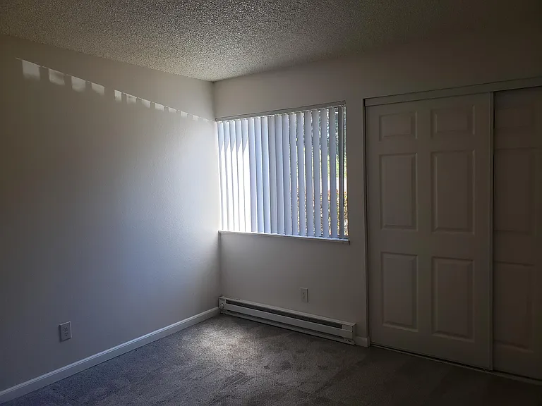 2101 NE Kane Dr — Photo 8