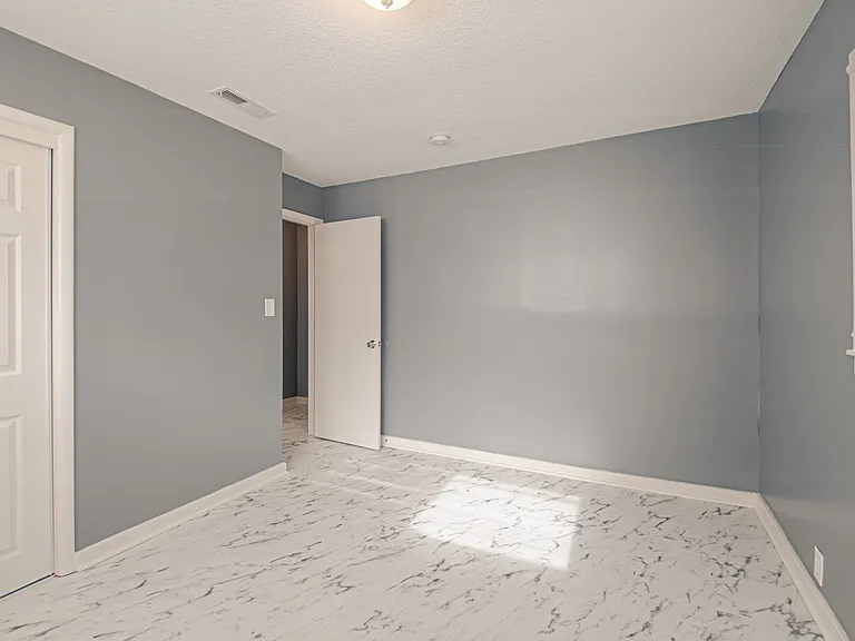 10746 Cambridge Ave — Photo 16