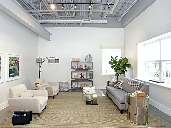 3rd image of 480 Skain St #204