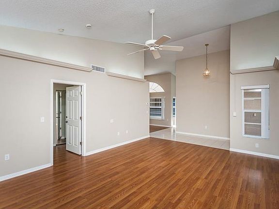 5th image of 3833 Darston St