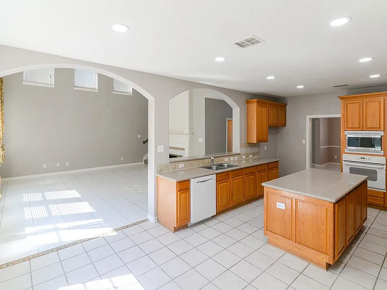 9605 Pinehurst Dr — Photo 32