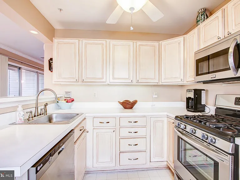 121 Timberbrook Ln #202 — Photo 9