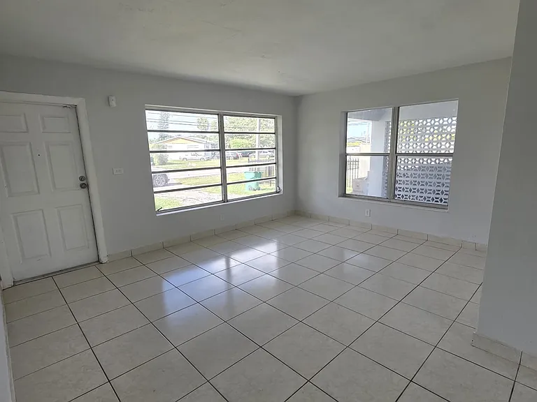 2455 NW 207th St — Photo 10