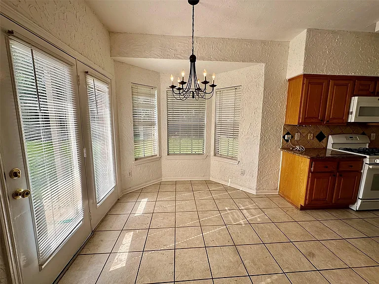 1414 Diamond Brook Dr — Photo 11
