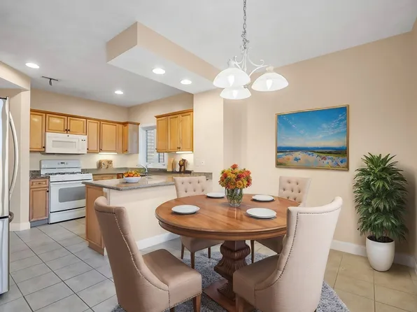 28 Emerald Ct Unit 28, Tewksbury, MA 01876