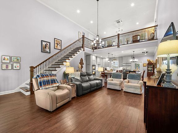 5th image of 148 E Louisiana St #464