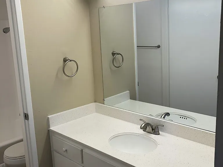 120 E Remington Dr — Photo 13
