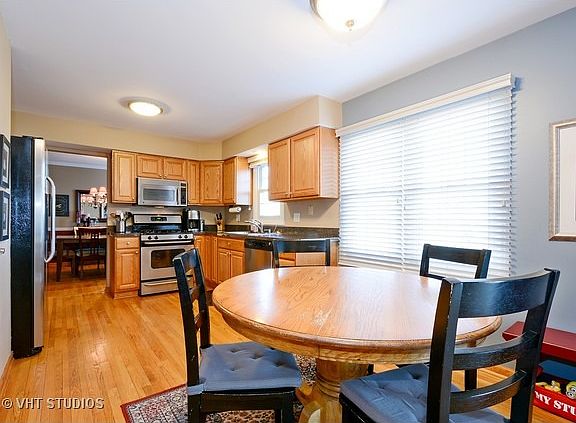 5th image of 832 Prince Charles Ct