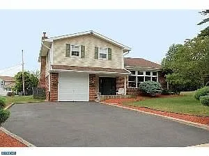 9238 Grace Ln photo 1